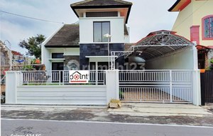 Rumah Bagus 2 Lt Di Tengah Kota Karanganyar