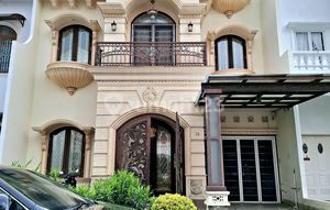 For Sale: Luxurious Strategic Grand Polonia Villa