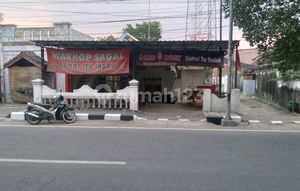 Rumah Tengah Kota " Minyak " Di Bojonegoro. Jawa Timur. SHM