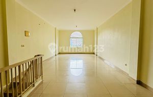 Ruko Green Lake City CBD, Hadp Dalam, Suitable for a Tidy Office