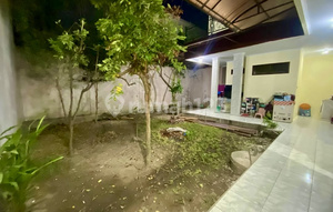 Luxury Ready-to-Occupy Home with Strategic Access, a Step Away from Renon Field