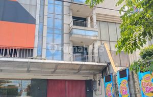 Ruko 3 Lantai Di Tengah Kota, Siap Pakai, Strategis