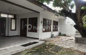 CHEAP former cafe and office a step away from Kartini and Darmo Street.