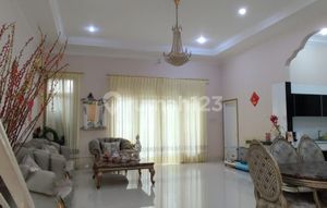 Rumah Pik 3 Lantai, 12X30m² , 360M² Bagus, SHM, Siap Huni!
