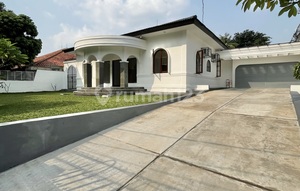 For Rent/Lease Beautiful House with Backyard Spacious Garden American Classic Ready to Occupied Semi Furnished in Kemang Dalam, South Jakarta