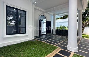 For Sale American Classic Luxury House Strategic Location