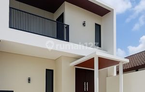 Modern Minimalist 2-Story House in the City Center with a Balcony