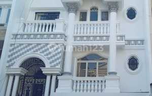 Jarang Ada Dan Siap Huni. Rumah 8x20 Full Furnish 4+1 Kt. 