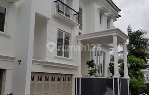 For Rent/ For Sale Rumah Baru 3 Lantai 2 Unit Full Furnish & Semi Furnish Private Pool Ampera