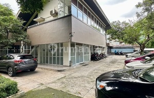 Strategis Bangunan Komersial Dekat Ke Senopati Dan Sudirman