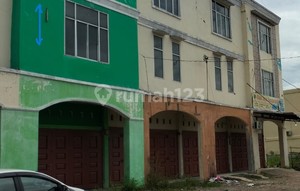 Ruko 3 Lantai Full Keramik Disewakan di Jl. Air Hitam Pekanbaru