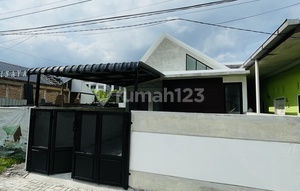 Ready-to-Live House Near Titi Kuning Main Road with SHM