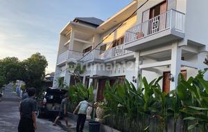 Rumah Nyaman Siap Huni Dikori Nuansa Jimbaran. Dijual. SHM dan 3 Lantai