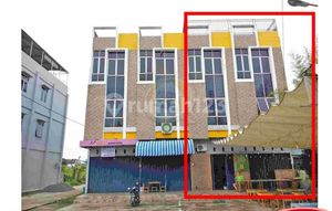 For Rent: Purnama Street Corner Shop, Strategic Location, Ready for Business and Profit.