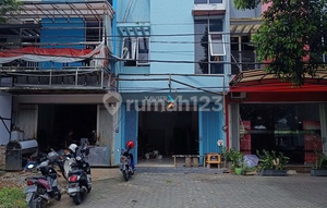 For Sale: 3-Story Shop House Plus Mezzanine Near Jalan Kawi, Klojen Malang.