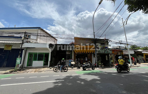 JUAL RUGI 3 M DI BAWAH NJOP Kost 30 Kamar + 3 Ruko, ROI 10-11% Lokasi Super Strategis Pinggir Jalan Raya Lebar Jln 3 Mobil, Dekat Stasiun, LRT, Perkantoran, Pusat Bisnis, Mall di Tebet, Jakarta Selatan