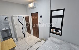 HANYA 1 MENIT ke MRT CIPETE, ROI TINGGI 10-12%, KOS EKSKLUSIF BARU PREMIUM 22 KT, KM Dalam semua, SHM, Bangunan Kokoh Kontraktor Punya, Full Furnished Eksklusif! HOT DEALS TOP STRATEGIS di Jakarta Selatan