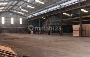 Industrial Warehouse for Rent with Hoist in Cipondoh, Tangerang