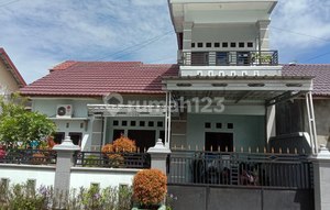 Bisa KPR, Rumah Bagus Strategis, 2 Lantai, SHM, Bebas Banjir