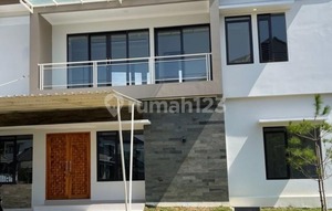 Jual Cepat Rumah Siap Huni Dengan Private Pool,Letak Strategis Dan Bebas Banjir Di Garut,Jawa Barat