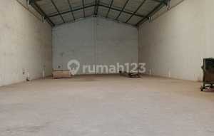 Ready-to-Use Safe N Lock Warehouse with Strategic Location.