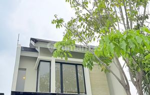 Dijual Rumah 2 Lantai Full Renovasi di Citraland Nortwest Surabaya Barat