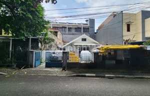 Rumah Hitung Tanah Lokasi Strategis Akses 2 Mobil di Tebet