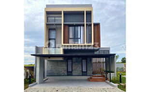 For Sale: Large 2-Story House with 5 Luxurious Bedrooms, Spacious and Comfortable