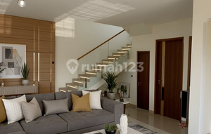 Spacious Luxury 5BR House in Batam Near Port and Airport
