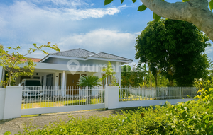 Quick Sale, Spacious Shaded Comfortable House, Blessed Buyer