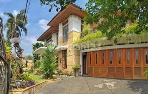 Luxury 2-Story House With Back Terrace in Kebayoran Lama, South Jakarta