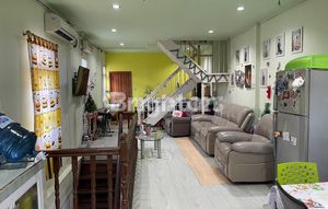 RUKO 3 LANTAI DIJUAL