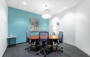 Temukan ruang kantor di Barsa City untuk 2 orang dengan layanan siap pakai_2 Workstations Office