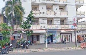 Gedung Multifungsi, bisa Jadi Hotel, Ruko Berderet, Bangunan Besar, Strategis Area Pusat Kota Manado.