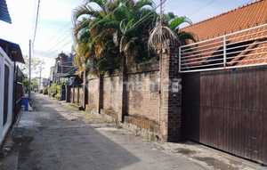 "SHM House 3BR Strategic Location in Sesetan Land 200m² South Facing"