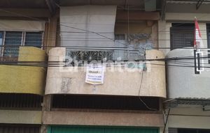 PALEMBANG SOUTH SUMATRA, SHOPHOUSE AT KENTUT 13 MARKET, ILIR