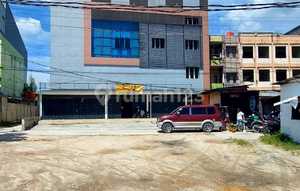 Three-Door Connected Shophouse Near Ska Mall and Living World