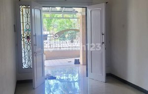 Ready-to-Occupy House, Near Shopping Center, Flood-Free, Office Mess