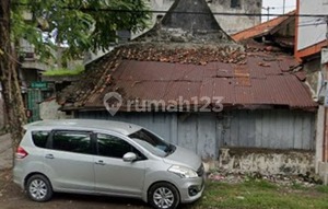 For Sale Land-Fronted House Facing the Main Road