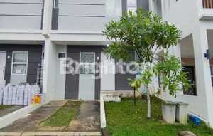Rumah 2 Lantai 2 Kamar di Grand City Balikpapan