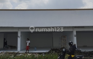 For Rent Shop In Canggu, Wide Building And Parking Area Available