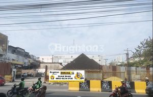 old house with land in Thamrin Medan