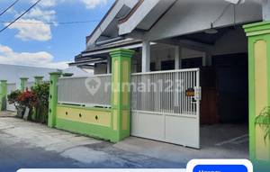 Dijual Rumah Induk + 4 Kamar Kos di Kedungwaru, Tulungagung
