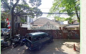 Land Sale House. Suitable for Restaurant Business.