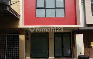Ready-to-Use Shop House, in Industrial Area. Newly Renovated