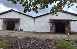 Two Side-by-Side Warehouses with 4000M Area Available for Rent, One of Them in Kuala Lampung Warehouse Complex