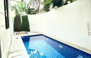 Hook House with Swimming Pool Near Market School SMA In Graha