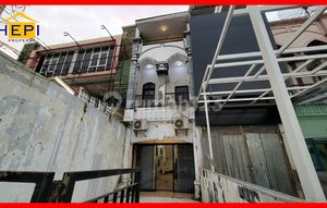 3-Story Shop House on Kelud Raya Gajahmungkur, Strategic Location, Affordable Price.