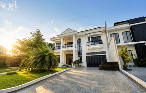 Rumah Classic 2 Lantai Hook Parkir Mobil Luas Kawasan Depan, Shgb