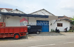 Ready-to-Use Warehouse in the Industrial Area Complete with Office & Spacious Parking